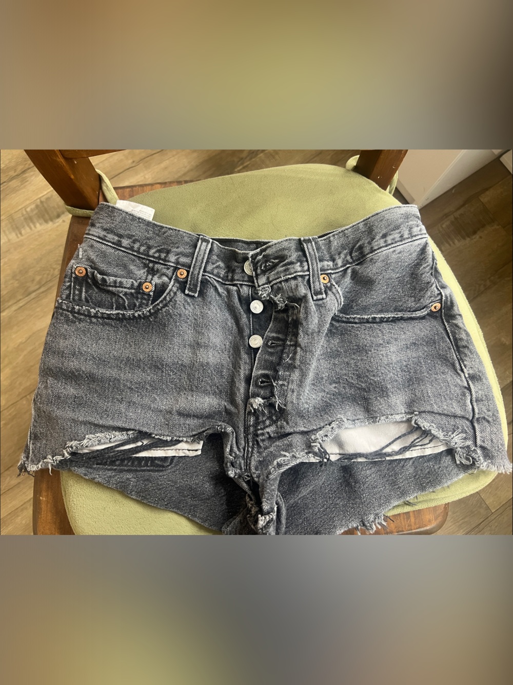 Levi’s shorts size w26 high rise